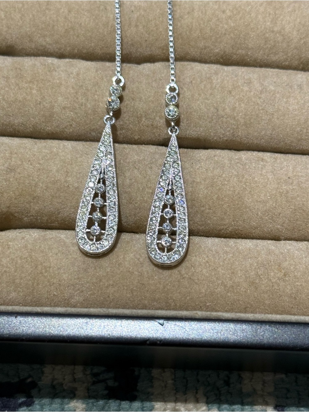 Crystal drop earrings. - Picture 2 of 4